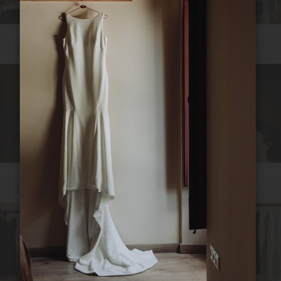 Theia Devon Ivory Wedding Dress (tailored) - Picture 2 of 12